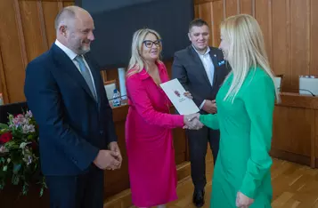 Ceremonia wręczenia umów, fot. Mikołaj Kuras dla UMWKP