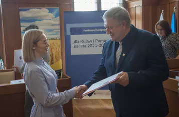 Ceremonia wręczenia umów, fot. Mikołaj Kuras dla UMWKP