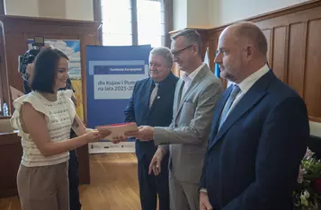 Ceremonia wręczenia umów, fot. Mikołaj Kuras dla UMWKP