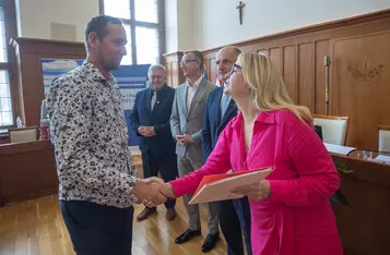 Ceremonia wręczenia umów, fot. Mikołaj Kuras dla UMWKP