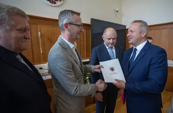 Ceremonia wręczenia umów, fot. Mikołaj Kuras dla UMWKP