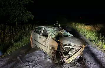 Wypadek pod Chełmnem. Z auta został wrak [ZDJĘCIA]