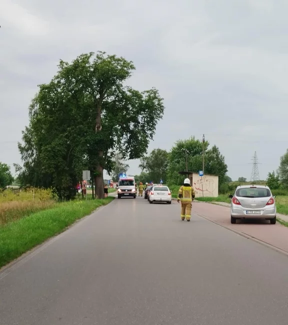 Śmigłowiec LPR lądował na łące pod Chełmnem/ Fot. OSP Podwiesk