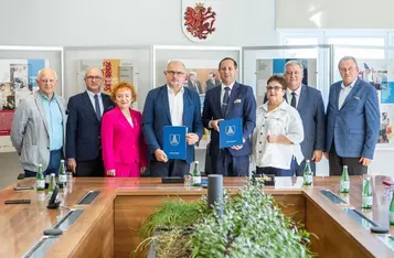 Podpisanie wniosku o wpisanie zespołu zabytkowej warzelni soli w Ciechocinku na listę UNESCO, fot. Szymon Zdziebło/tarantoga.pl dla UMWKP