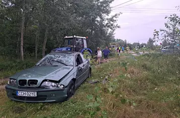 Pod Chełmnem dachowało bmw/ Fot. KP PSP Chełmno