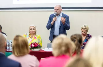 Ceremonia wręczenia umów FEdKP i PROW, fot. Szymon Zdziebło/tarantoga dla UMWKP