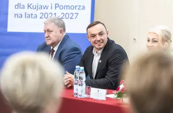 Ceremonia wręczenia umów FEdKP i PROW, fot. Szymon Zdziebło/tarantoga dla UMWKP