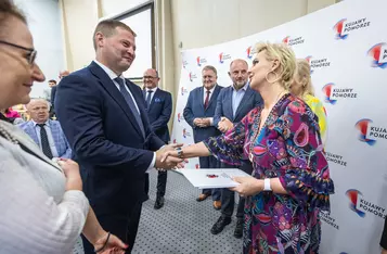 Ceremonia wręczenia umów FEdKP i PROW, fot. Szymon Zdziebło/tarantoga dla UMWKP