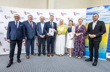 Ceremonia wręczenia umów FEdKP i PROW, fot. Szymon Zdziebło/tarantoga dla UMWKP