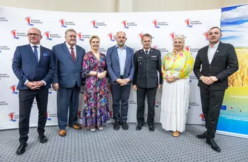 Ceremonia wręczenia umów FEdKP i PROW, fot. Szymon Zdziebło/tarantoga dla UMWKP