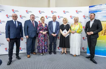 Ceremonia wręczenia umów FEdKP i PROW, fot. Szymon Zdziebło/tarantoga dla UMWKP