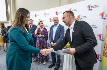 Ceremonia wręczenia umów FEdKP i PROW, fot. Szymon Zdziebło/tarantoga dla UMWKP