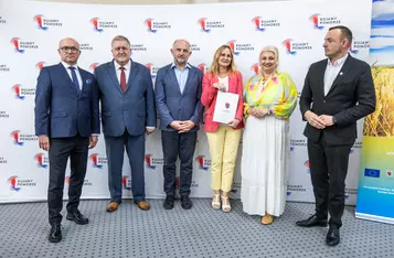 Ceremonia wręczenia umów FEdKP i PROW, fot. Szymon Zdziebło/tarantoga dla UMWKP