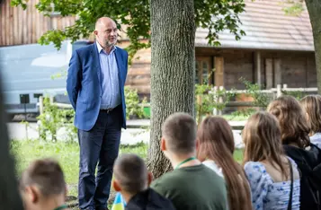 Spotkanie marszałka Piotra Całbeckiego z młodymi Ukraińcami, fot. Szymon Zdziebło/tarantoga.pl dla UMWKP