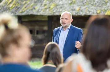 Spotkanie marszałka Piotra Całbeckiego z młodymi Ukraińcami, fot. Szymon Zdziebło/tarantoga.pl dla UMWKP