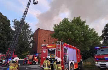 Pożar zabytkowego młyna w Kijewie Szlacheckim pod Chełmnem/ Fot. OSP Bieńkówka