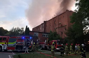 Pożar zabytkowego młyna w Kijewie Szlacheckim pod Chełmnem/ Fot. OSP Bieńkówka