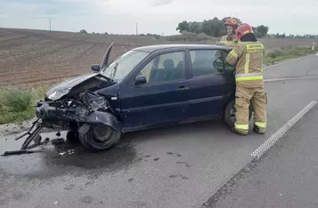 Wypadek na drodze wojewódzkiej pod Chełmnem/ Fot. KP PSP Chełmno