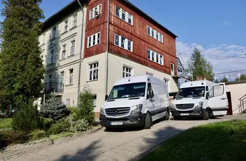 Rozpakowywanie darów w Głuchołazach, fot. Andrzej Goiński/UMWKP