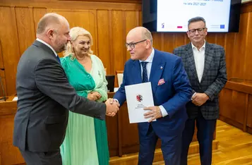 Ceremonia wręczenia umów FEdKP 2021-2027, fot. Andrzej Goiński/UMWKP