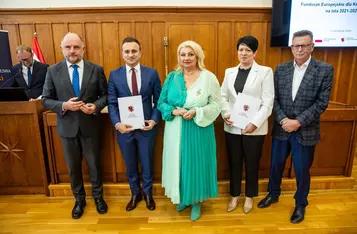 Ceremonia wręczenia umów FEdKP 2021-2027, fot. Andrzej Goiński/UMWKP