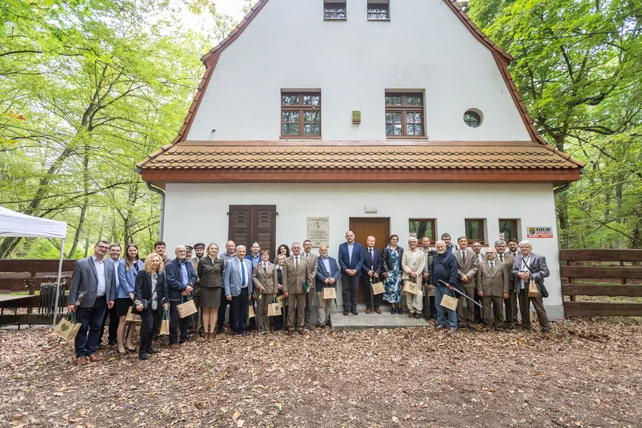 Odsłonięcie tablicy pamiątkowej w Lesie Piwnickim, fot. Szymon Zdziebło/tarantoga.pl dla UMWKP