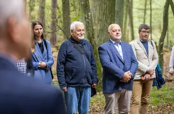 Odsłonięcie tablicy pamiątkowej w Lesie Piwnickim, fot. Szymon Zdziebło/tarantoga.pl dla UMWKP