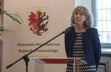 Grażyna Ruta-Balińska podczas tegorocznej gali Dnia Edukacji Narodowej, fot. Mikołaj Kuras dla UMWKP