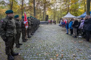 Uroczystości 85. rocznicy pierwszych straceń na Barbarce, fot. Szymon Zdziebło, tarantoga.pl dla UMWKP