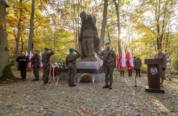 Uroczystości 85. rocznicy pierwszych straceń na Barbarce, fot. Szymon Zdziebło, tarantoga.pl dla UMWKP