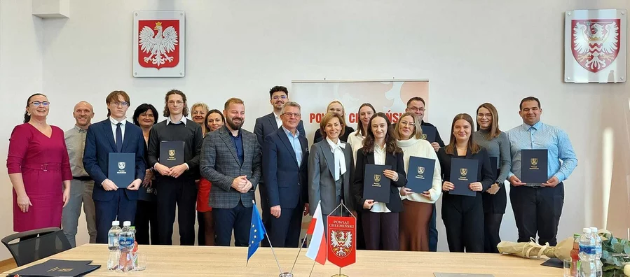 Studenci z Chełmna i okolic ze stypendiami starosty chełmińskiego/ Starostwo Powiatowe w Chełmnie