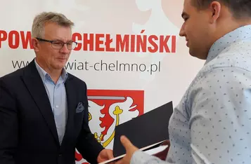 Studenci z Chełmna i okolic ze stypendiami starosty chełmińskiego/ Starostwo Powiatowe w Chełmnie