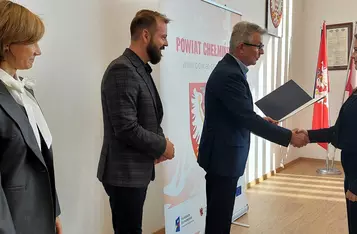 Studenci z Chełmna i okolic ze stypendiami starosty chełmińskiego/ Starostwo Powiatowe w Chełmnie
