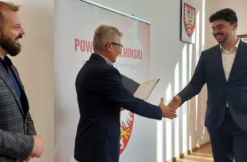 Studenci z Chełmna i okolic ze stypendiami starosty chełmińskiego/ Starostwo Powiatowe w Chełmnie