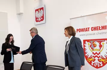 Studenci z Chełmna i okolic ze stypendiami starosty chełmińskiego/ Starostwo Powiatowe w Chełmnie