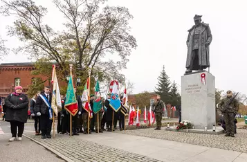 Narodowe Święto Niepodległości\Toruńskie obchody, fot. Szymon Zdziebło tarantoga.pl dla UMWKP