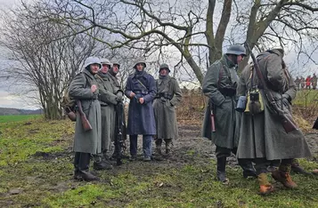 Piknik zimowy z inscenizacją historyczną w Borównie/ Fot. Bartosz Kubacki