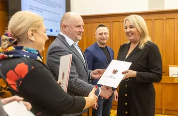 Ceremonia przekazania umów FEdKP, 28 lutego 2025, fot. Szymon Zdziebło/tarantoga.pl dla UMWKP