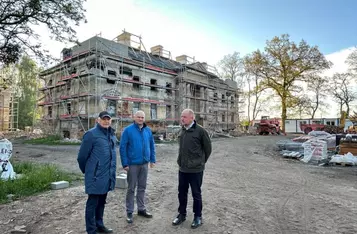 Prace w zespole pałacowo-parkowym w Nawrze, fot. KPCD