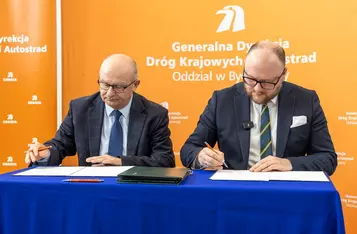 Podpisanie porozumień w sprawie inwestycji drogowych w Lubiczu i Łysomicach, fot. Szymon Zdziebło/tarantoga.pl dla UMWKP