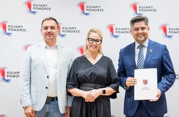 Wręczenie umów dotacyjnych na rozbudowę infrastruktury sportowej w regionie, fot. Tomasz Czachorowski/eventphoto.com.pl dla UMWKP