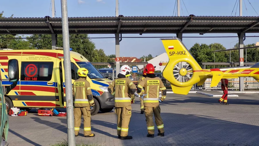 Młody mężczyzna wyskoczył z mieszkania w Chełmnie/ Fot. SWFot. 