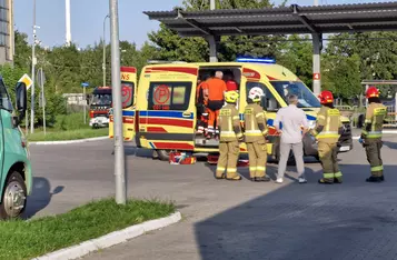Młody mężczyzna wyskoczył z mieszkania w Chełmnie/ Fot. SWFot. 