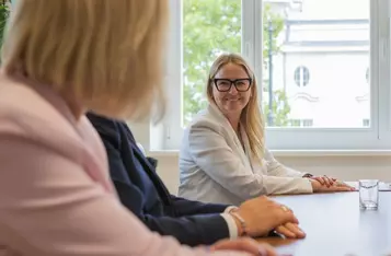 Przekazanie umowy na dofinansowanie powstania ZAZ w Toruniu, fot. Mikołaj Kuras dla UMWKP