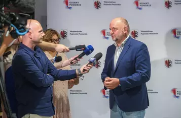 Konferencja prasowa marszałka Piotra Całbeckiego, fot. Szymon Zdziebło/tarantoga dla UMWKP
