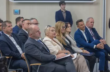 Uroczystość podpisania umów na projekty kolejowe, fot. Mikołaj Kuras dla UMWKP
