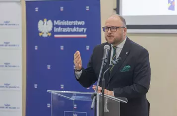 Uroczystość podpisania umów na projekty kolejowe, fot. Mikołaj Kuras dla UMWKP