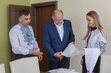 Prezentacja ambulansu przekazanego fundacji „Samoobrona”, fot. Mikołaj Kuras dla UMWKP