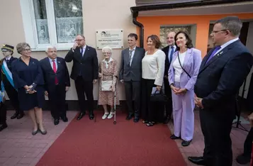 Odsłonięcie tablicy poświęconej prof. Wilhelminie Iwanowskiej, fot. Mikołaj Kuras dla UMWKP
