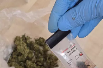 Ponad kilogram narkotyków i kilkadziesiąt tys. zł w mieszkaniu w Chełmnie/ Fot. KPP Chełmno